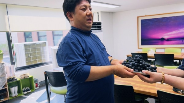 식당 자원봉사자분들께 전달